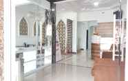 Lobby 5 OYO 90221 Makarim Guest House Syariah