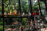 Bar, Cafe and Lounge Crystal Resort Korat