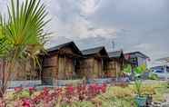 Exterior 5 OYO 90225 Rumah Bambu Trawas syariah