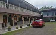 Exterior 4 OYO 90228 Villa Ratu Kencana Sari