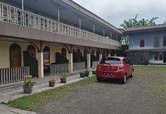 Exterior 2 OYO 90228 Villa Ratu Kencana Sari