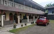 Exterior 3 OYO 90228 Villa Ratu Kencana Sari