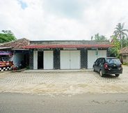 Bangunan 3 OYO 90229 Fidel Caestro Homestay