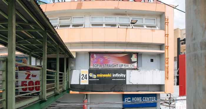 Exterior RedDoorz Plus @ EDSA Congressional