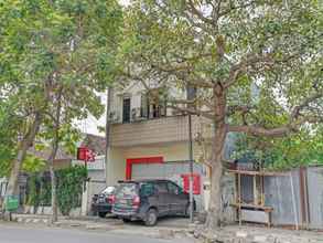 Luar Bangunan 4 OYO 90234 Dhoho Family Guest House