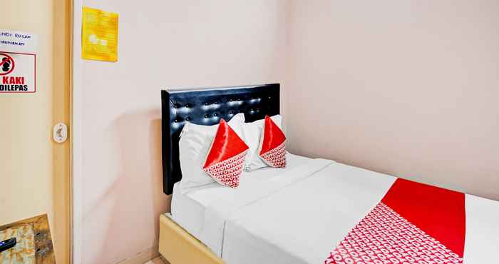 Kamar Tidur OYO 90234 Dhoho Family Guest House