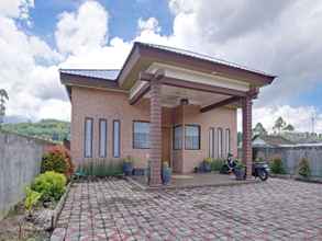 Luar Bangunan 4 OYO 90242 Villa & Guest House Panput