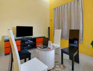 Lobi 2 OYO 90242 Villa & Guest House Panput