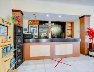 Lobby 2 OYO 90250 Hotel Lumajang New