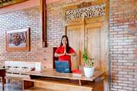 Lobby SUPER OYO Collection O 90265 Cempoko Mulyo Homestay Syariah