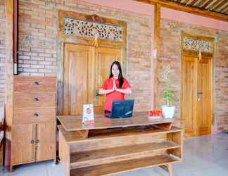 Lobi 2 SUPER OYO Collection O 90265 Cempoko Mulyo Homestay Syariah