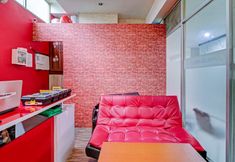 Lobby 6 OYO 90266 Jarrdin Apartement By Bedpacker