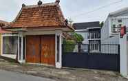 Exterior 6 OYO 90271 Puri Asri Family Homestay Syariah