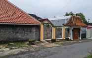 Exterior 2 OYO 90271 Puri Asri Family Homestay Syariah