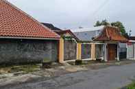 Exterior OYO 90271 Puri Asri Family Homestay Syariah