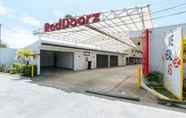 Exterior 7 RedDoorz @ El Runway Hotel Bulacan