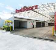 Exterior 7 RedDoorz @ El Runway Hotel Bulacan