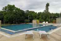 Swimming Pool RedDoorz Hostel @ Floating Sanctuary Bulacan