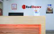 Lobby 6 RedDoorz near Zobel Roxas St.