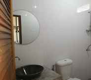 In-room Bathroom 7 Siri Guesthouse @ Suratthani