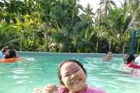 สระว่ายน้ำ Naibang Resort