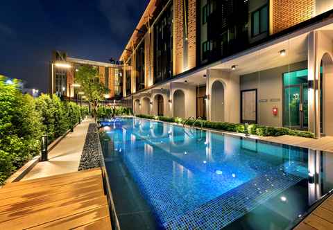 สระว่ายน้ำ PLAAI Plus Hotel Rayong