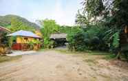 Exterior 2 Ban Elephant Blanc Bungalow