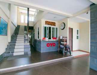 Lobby 2 OYO 75387 4 Men Court