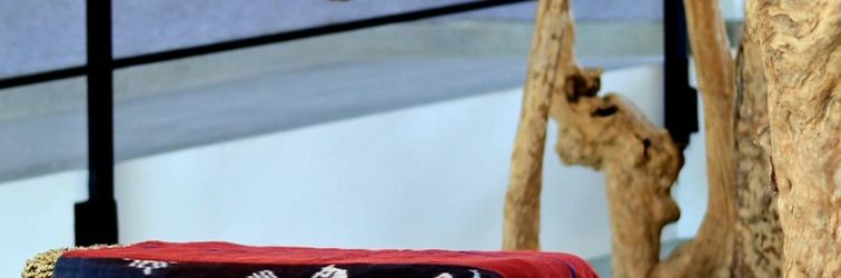 Lobby Kambaniru Beach Hotel and Resort