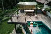 Kolam Renang Villa Kanan - Luxury Seaview Pool Villa