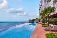 Swimming Pool Batam Marriott Hotel Harbour Bay