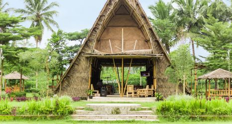 外部的 2 Balkondes Wringinputih