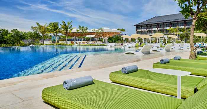 Swimming Pool Renaissance Bali Nusa Dua Resort