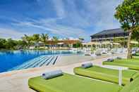 Swimming Pool Renaissance Bali Nusa Dua Resort