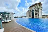 Swimming Pool Troika Residence by ck Suites