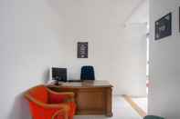 Lobby OYO Life 3055 Rumah Enin