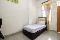 Bedroom OYO Life 2553 Kost Daya