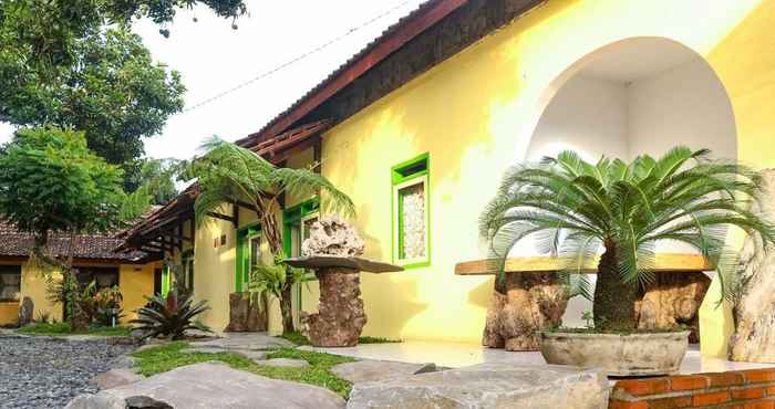 Exterior New Adinda Homestay