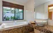 Toilet Kamar 6 La Ville Phuket Pool Villa