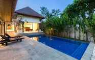 สระว่ายน้ำ 5 Villa Martin Phuket