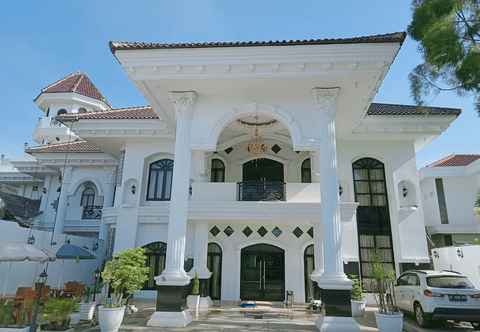 Bangunan ALHAADII SYARIAH HOTEL