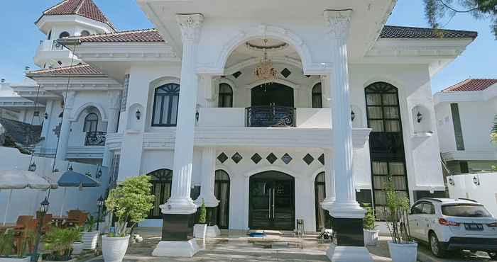 Bangunan ALHAADII SYARIAH HOTEL