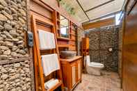 In-room Bathroom Giri Wanara Glamping Resort