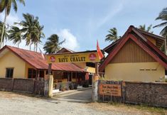 Exterior 2 OYO 90209 Bayu Chalet