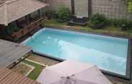 Swimming Pool 6 Rumah Anda Guest House