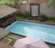 Swimming Pool 6 Rumah Anda Guest House