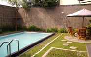Swimming Pool 7 Rumah Anda Guest House