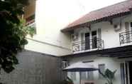 Exterior 2 Rumah Anda Guest House