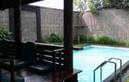 Kolam Renang 3 Rumah Anda Guest House