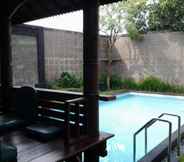 Swimming Pool 3 Rumah Anda Guest House